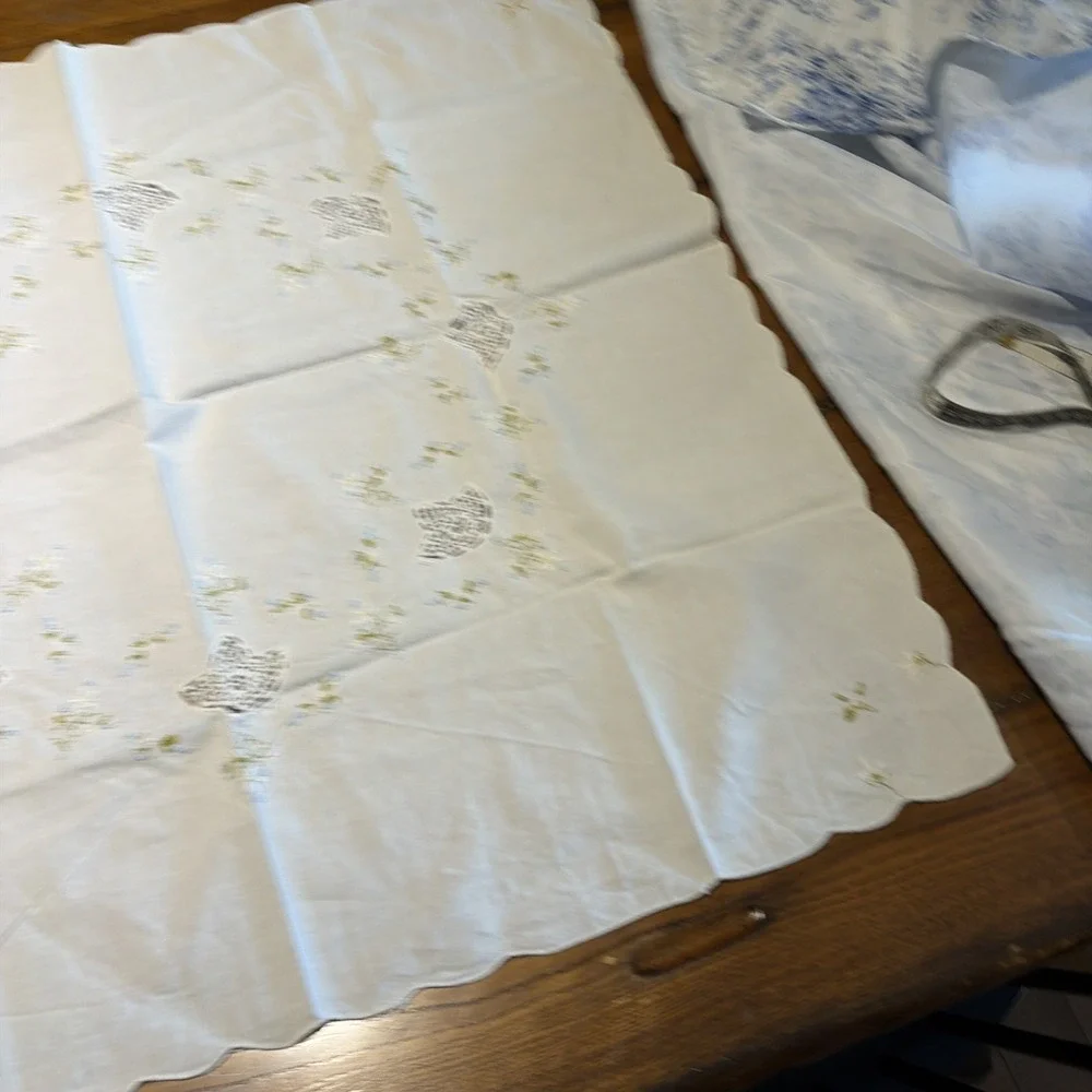Vtg Hand Embroidered Small Linen Tablecloth Whie & Blue Flowers 31